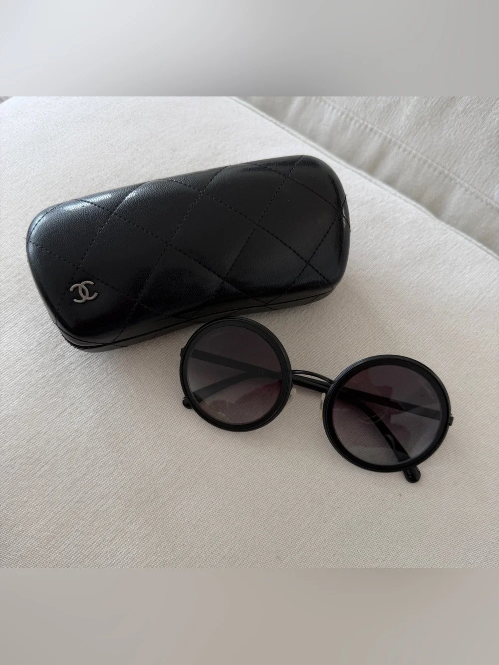 CHANEL 4226 c.101/S6 Round Black Sunglasses 50-26-140 + Case & Pouch